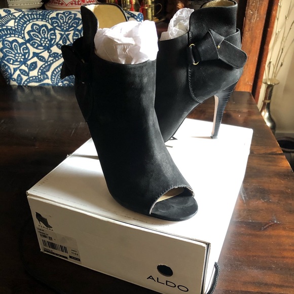 Gorgeous Periera Suede Peep Toe Booties 🖤 - Picture 5 of 8